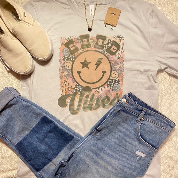 Trendy retro good vibes T-shirt - Picture 2 of 2